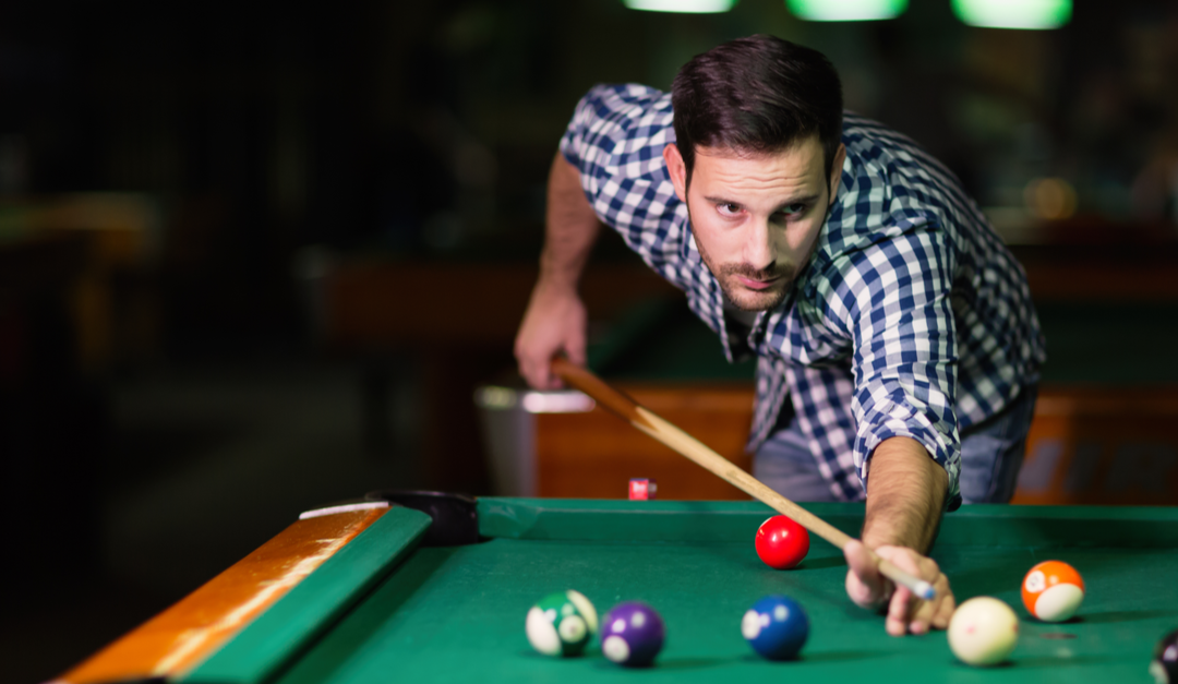 A Beginner Pool Player’s Guide On How To Hold a Cue